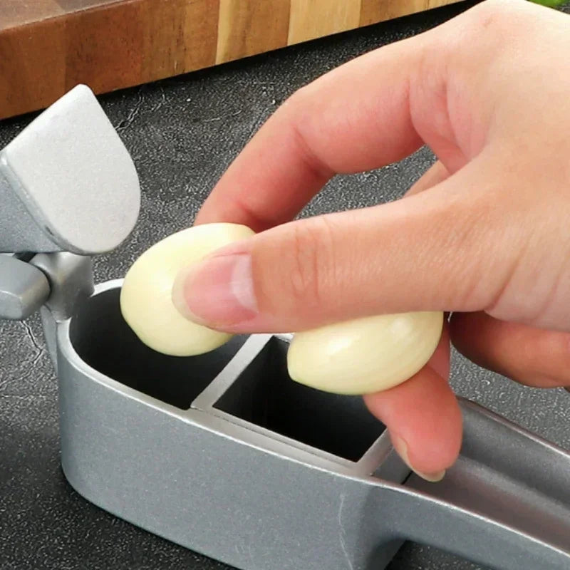 Garlic Press & Slicer 2 in 1 - Aluminium Garlic & Ginger Mincer and Slicer - with Slicing and Grinding - Kitchen Cooking Tools