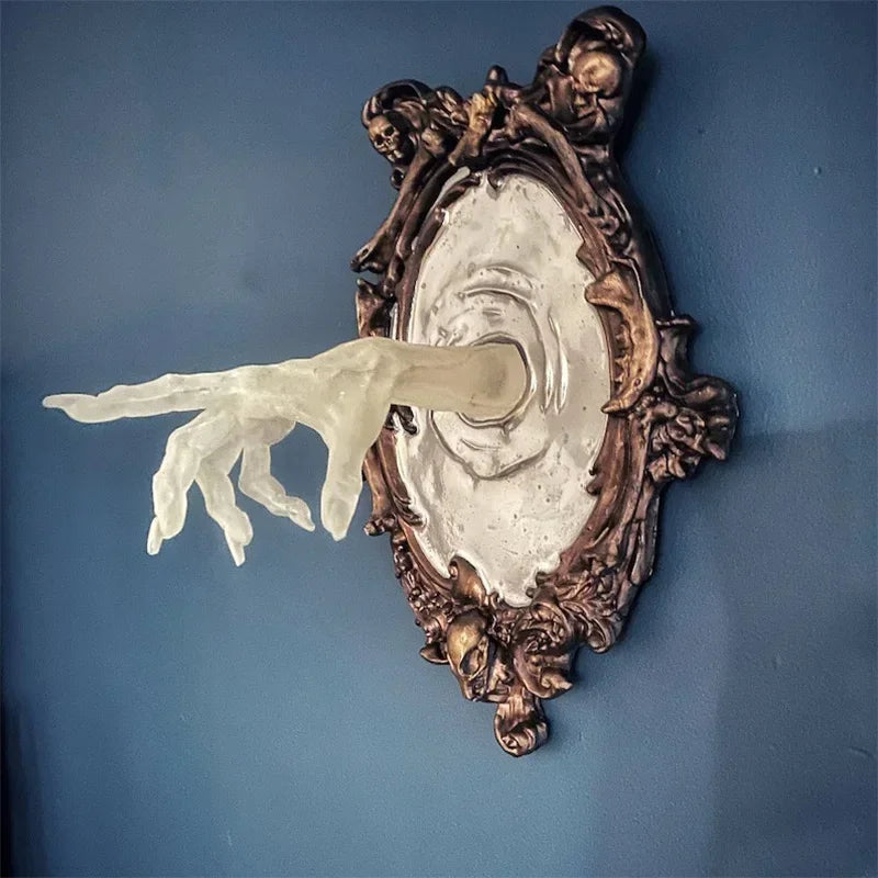 Resin Devil's Hand Wall Decoration Gohtic Ghost in The Mirror Luminous Crafts Spooky Props Home Photo Frame Decor Hallowee Gifts