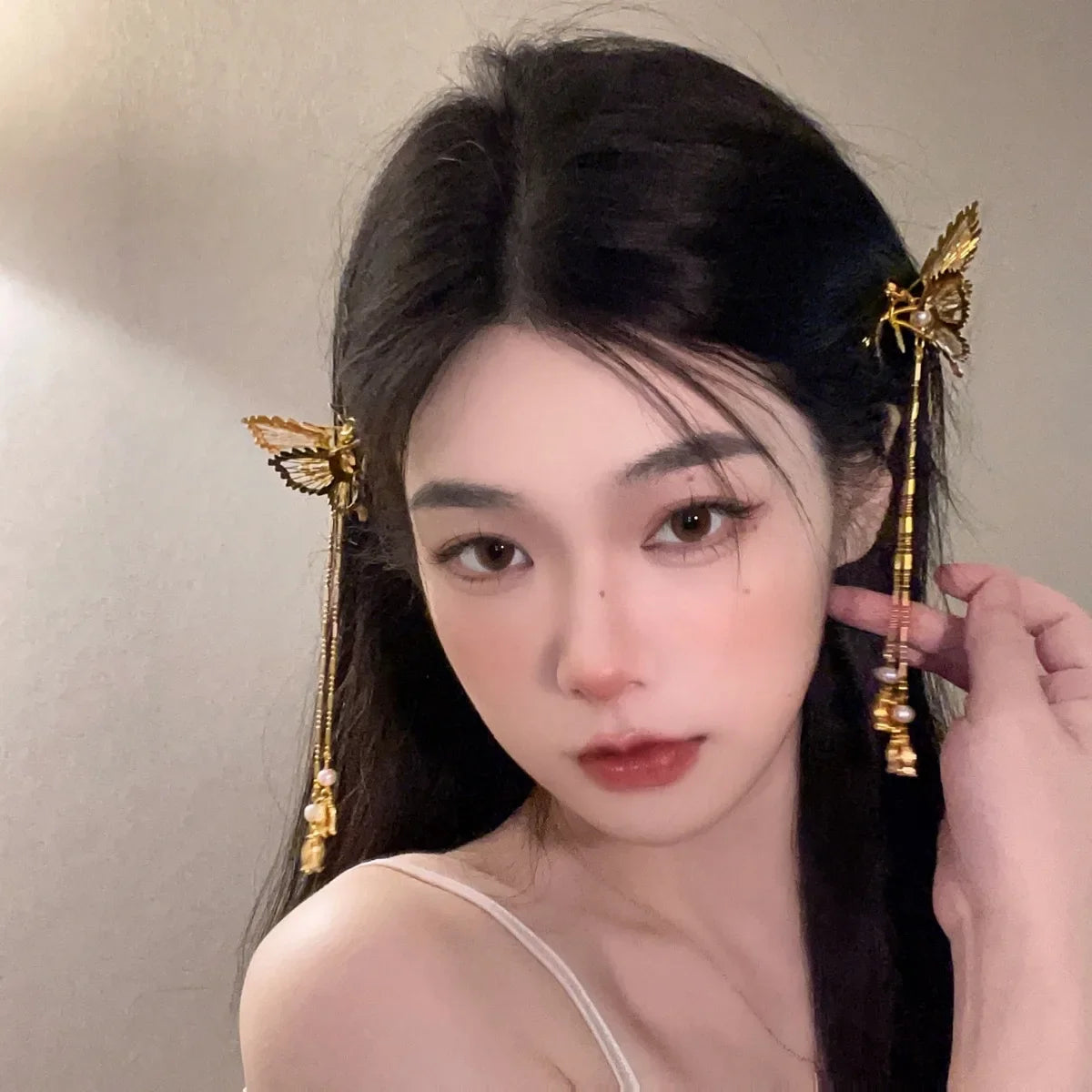 Elegant Butterfly Tassel Hairpin Female Fashion Sweet Moving Flying Hair Clip Butterfly Side Clip Hairpin for Girls Headdress