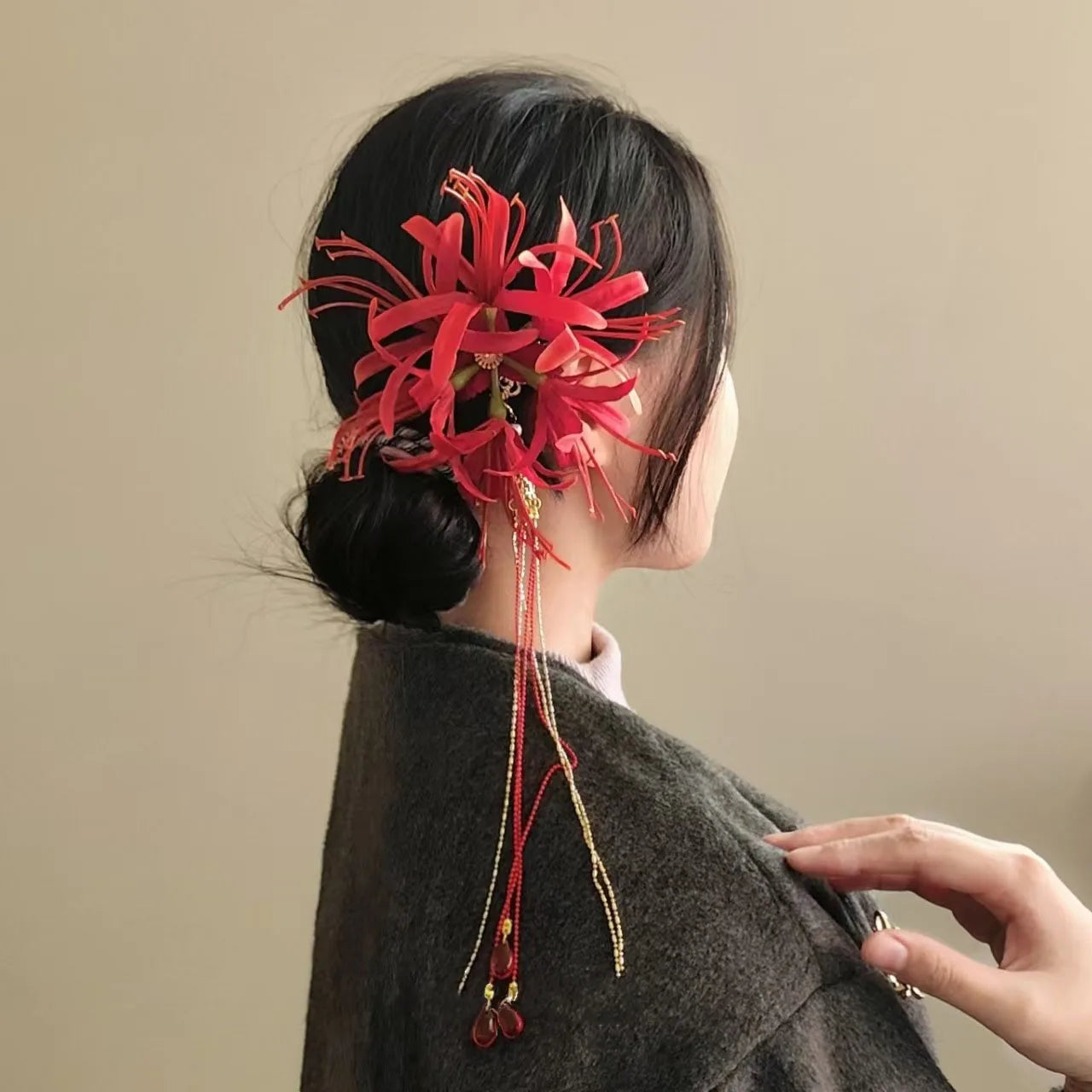 Retro Red Spider Lily Tassel Hair Clip Fabric Flower Hairpin Bride Hairwear Countryside Style Hair Accessories