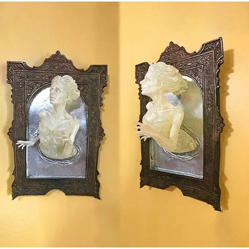 Resin Devil's Hand Wall Decoration Gohtic Ghost in The Mirror Luminous Crafts Spooky Props Home Photo Frame Decor Hallowee Gifts